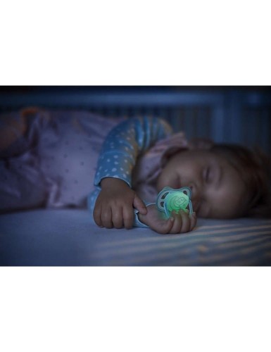 Smoczek uspokajający symetryczny Ultra Air Night Girl 6-18m Avent 2.jpg