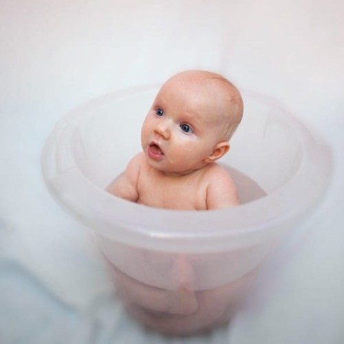 Wiaderko-do-kapieli-niemowlat-rozowe-Tummy-Tub (1).jpg