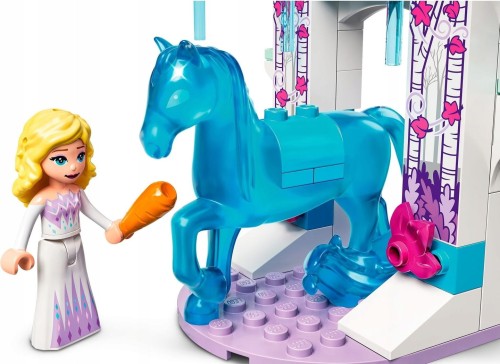 LEGO-43209-KRAINA-LODU-Elza-i-stajnia-konik-Nokka-Marka-LEGO.jpg